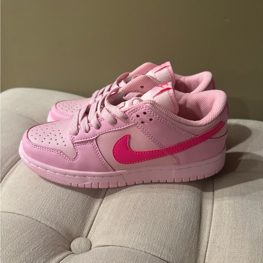 Nike low dunk triple pink